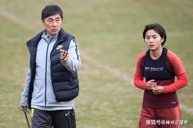 巴黎与利物浦对决曼城的战术差异解析